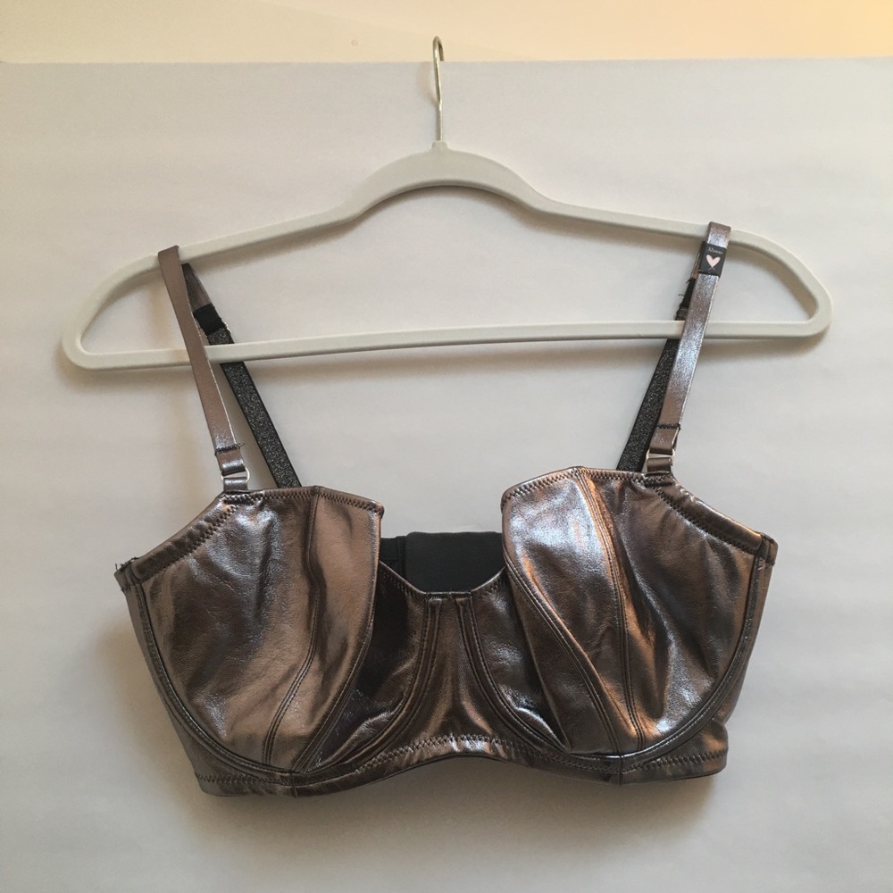 Victoria’s Secret Silver Metallic Bra 32DDD NWT